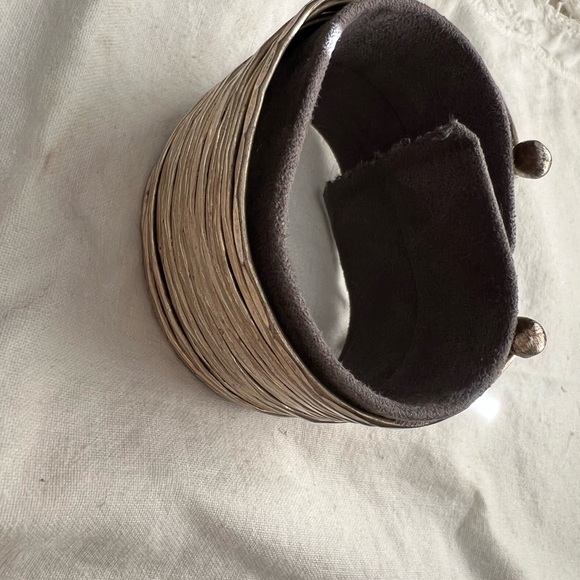 Vintage hammered band cuff bracelet - Picture 11 of 12